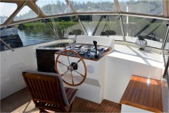 13Steuerstand Motoryacht Advantage 38 ab Brandenburg