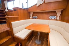Motoryacht-in-Holland-mieten-Advantage-42-D-77-Dinette