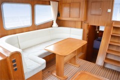 Motoryacht-mieten-Holland-Advantage42-D-79Salon
