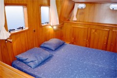 Motoryacht-mieten-Holland-Advantage42-D-79SchlafkabineHeck1