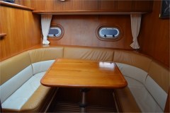 Dinette-Motoryacht-Advantage-42-Brandenburg