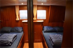 Schlafkabinen-Heck-Motoryacht-Advantage-42-Brandenburg
