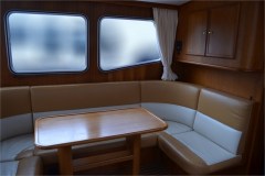 Sitzecke-Motoryacht-Advantage-42-Brandenburg