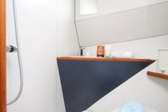 Motoryacht-Antoinette-Holland-Dusche-WC