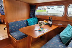 Dinette-Motoryacht-Barones-Holland