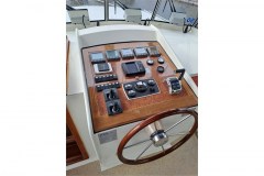 SteuerstandMotoryachtD50Holland.jpg