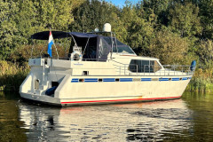 Heck-Motoryacht-Comtesse-Holland-neu