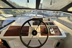 Steuerstand-Motoryacht-Comtesse-Holland