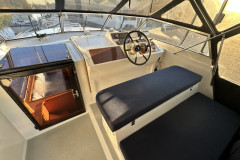 Steuerstand-Motoryacht-Comtesse-Holland2