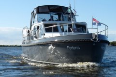 Motoryacht-Fortuna-Holland-fuer-6-Personen-mieten