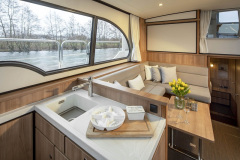 Kueche-Salon-Motoryacht-Grey-Goose-Suedholland