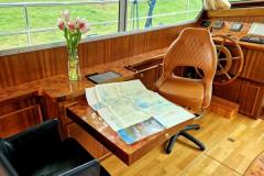 Motoryacht-Patron-kaarten-tafel-Holland