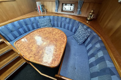 Dinette-Motoryacht-Nancy-Holland
