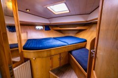 Schlafkabine-Bug-Motoryacht-Olivia-Holland