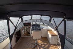 Steuerstand-Motoryacht-Pieton