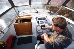 Steuerstand-Motoryacht-Roselle-Grou