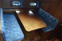 Dinette-Motoryacht-Surrender-Holland