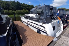Motoryacht Surrender