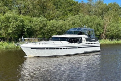 Motoryacht Surrender