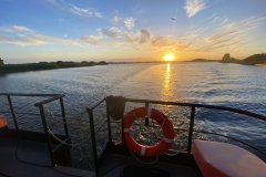 Sonnenuntergang-Vaarhuis-Hausboot-mit-Skipper-Holland