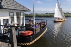 Terrasse-Vaarhuis-Hausboot-mit-Skipper-HOlland