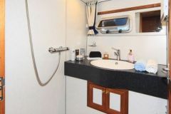 Motoryacht-Victoria-Holland-Dusche